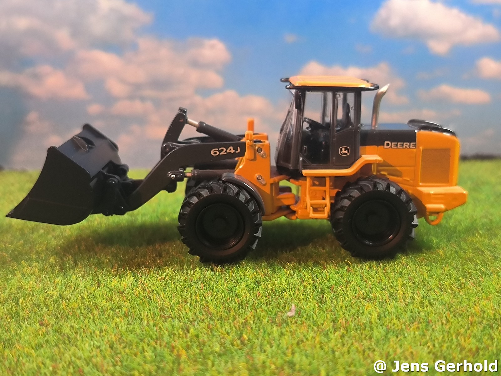 John Deere 624J